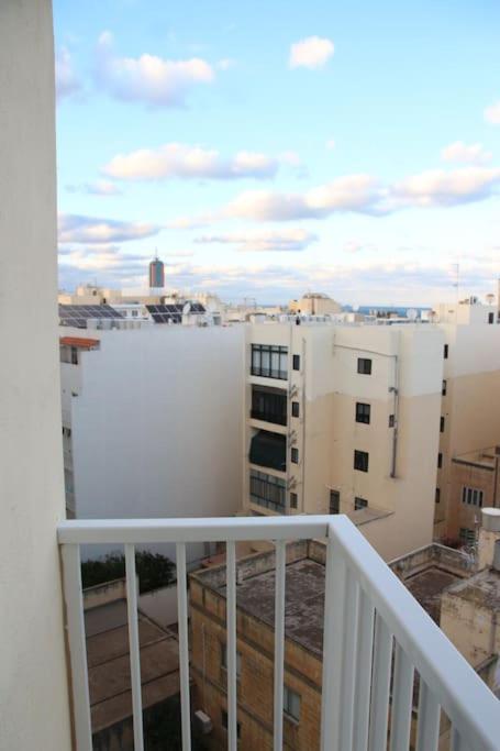 Sunny 2 Bedroom, 2 Bathrooms, Seaside Apt. 斯利马 外观 照片