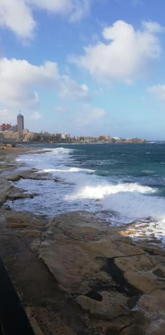 Sunny 2 Bedroom, 2 Bathrooms, Seaside Apt. 斯利马 外观 照片