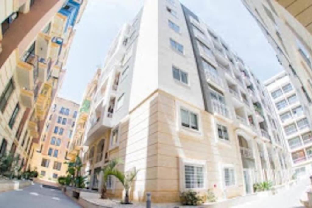 Sunny 2 Bedroom, 2 Bathrooms, Seaside Apt. 斯利马 外观 照片