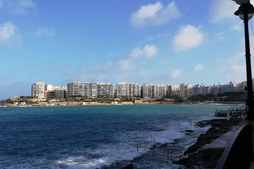Sunny 2 Bedroom, 2 Bathrooms, Seaside Apt. 斯利马 外观 照片