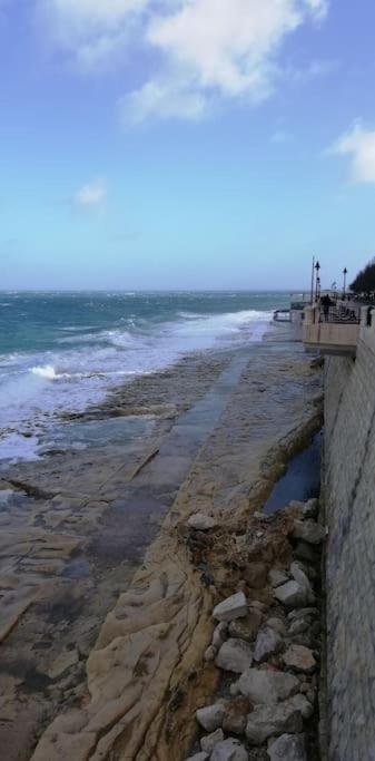 Sunny 2 Bedroom, 2 Bathrooms, Seaside Apt. 斯利马 外观 照片